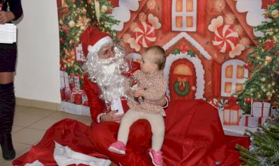On fête aussi Noël à la crèche ! On fête aussi Noël à la crèche !