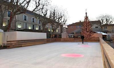 La patinoire s'installe La patinoire s'installe