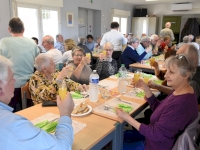 Beau moment partagé au déjeuner de quartier de Bollène-Ecluse