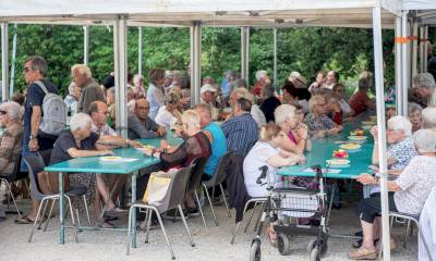 Retour en images sur le pique-nique organisé par le CCAS au centre de Pénègue Retour en images sur le pique-nique organisé par le CCAS au centre de Pénègue