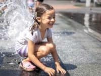 Des jeux d'eau pour se rafraîchir et s'amuser Des jeux d'eau pour se rafraîchir et s'amuser