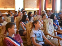 VUE DES ENFANTS ET LEURS PARENTS DANS LA SALLE