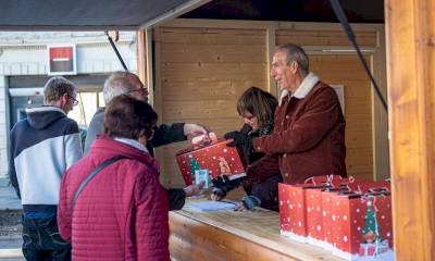 Distribution des COLIS DE NOEL aux Bollénois de + de 65 ans 2023 Distribution des COLIS DE NOEL aux Bollénois de + de 65 ans 2023