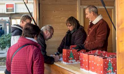 Distribution des COLIS DE NOEL aux Bollénois de + de 65 ans 2023 Distribution des COLIS DE NOEL aux Bollénois de + de 65 ans 2023