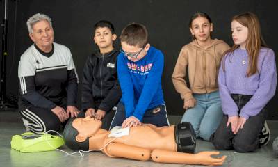 Formation à la sensibilisation aux gestes qui sauvent (GQS) pour les enfants du CM Formation à la sensibilisation aux gestes qui sauvent (GQS) pour les enfants du CM