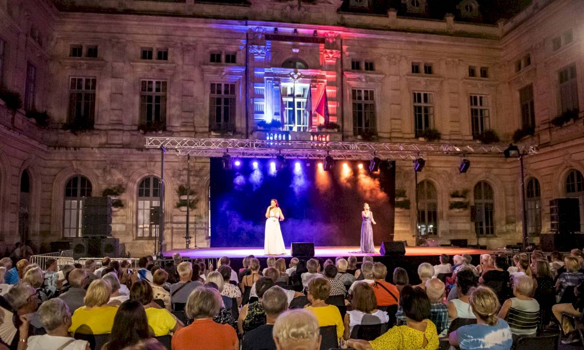 Plumes et paillettes au rendez-vous