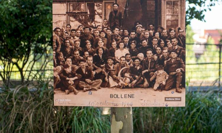 Exposition de photos d'époque en plein air dans les rues de Bollène... sur le trajet du défilé du 26 août