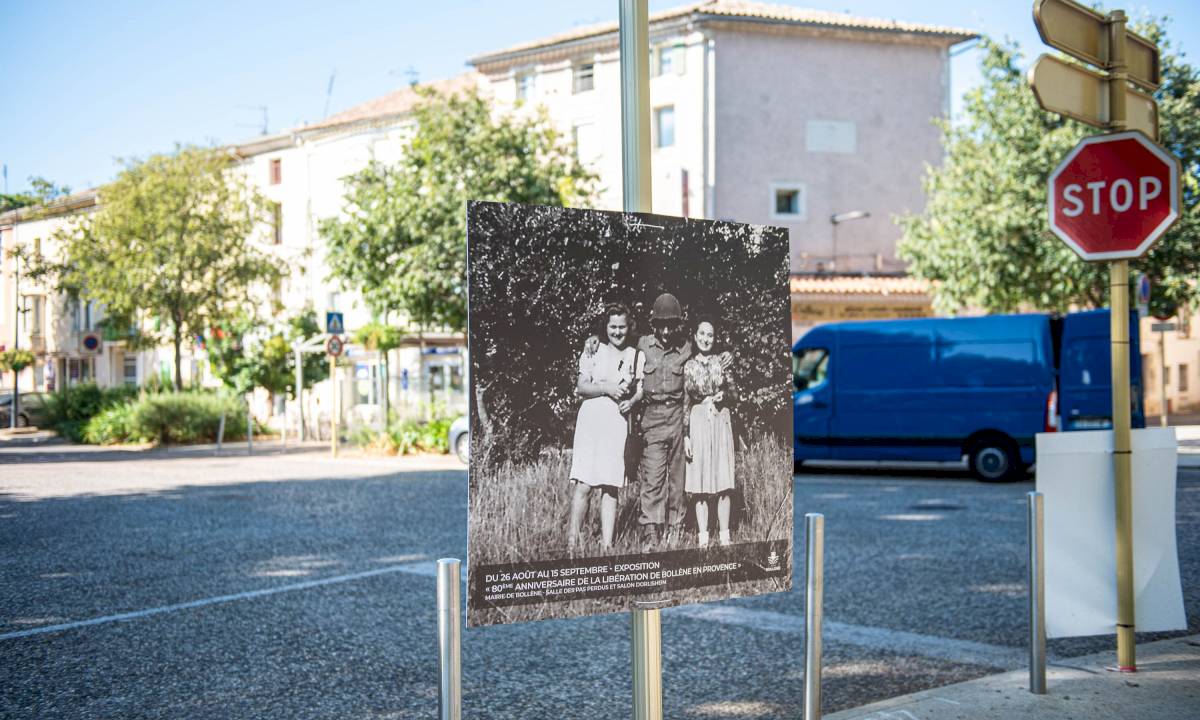 Exposition de photos d'époque en plein air dans les rues de Bollène... sur le trajet du défilé du 26 août