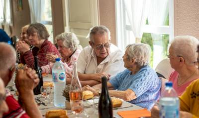 Retour sur le Repas des Familles avec les Seniors à la Résidence Daudet Retour sur le Repas des Familles avec les Seniors à la Résidence Daudet