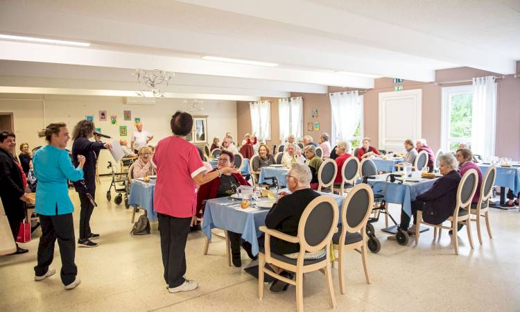 Anniversaires du mois à la résidence des seniors Daudet !