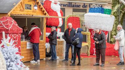 Distribution des COLIS DE NOEL aux Bollénois de + de 65 ans Distribution des COLIS DE NOEL aux Bollénois de + de 65 ans